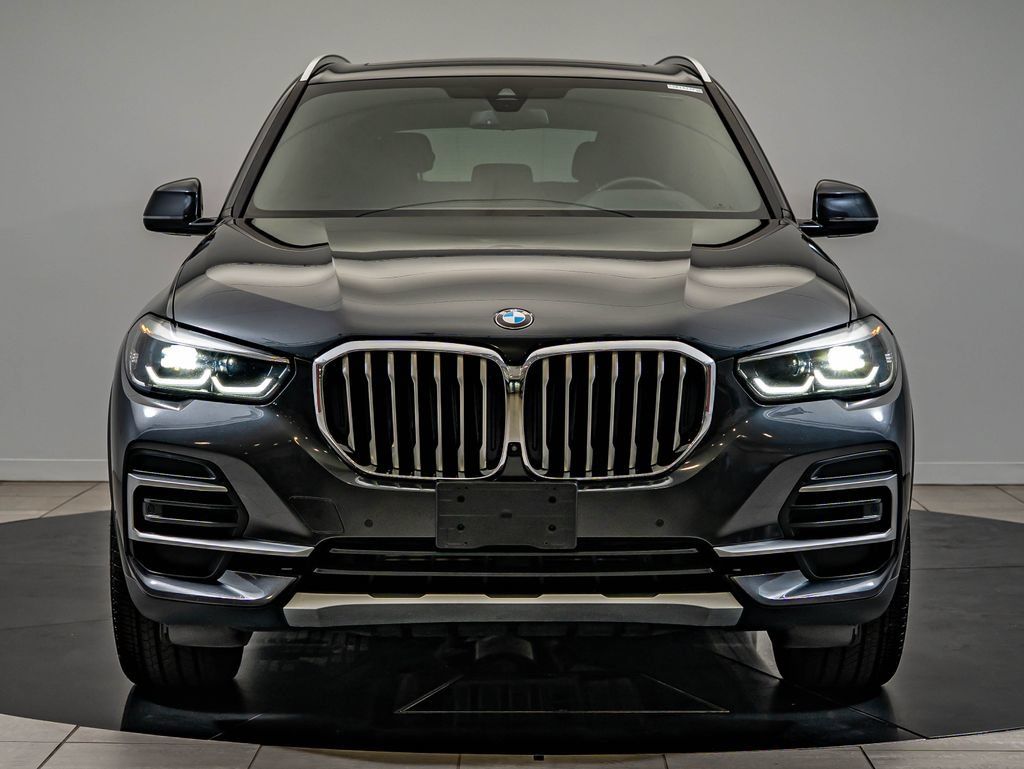 Used 2023 BMW X5 xDrive40i w/ Premium Package AWD/4WD image 2