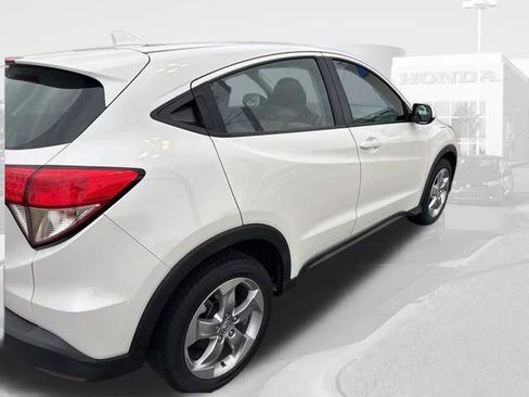 Used 2021 Honda HR-V LX image 3