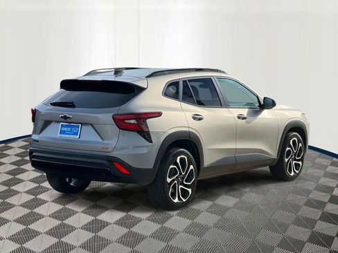 Used 2024 Chevrolet Trax RS w/ Sunroof Package image 5