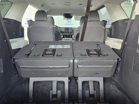 Used 2024 Kia Carnival LX image 65