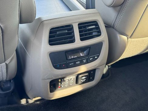 Used 2016 Honda Pilot Touring image 33