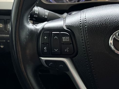 Used 2019 Toyota Highlander XLE w/ Carpet Mat Package (TMS) FWD image 27