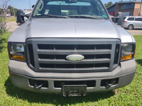 Used 2006 Ford F350 2WD Regular Cab DRW Super Duty image 2