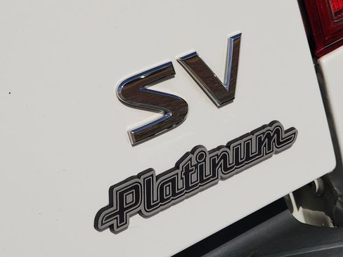 Used 2018 Nissan Frontier SV image 16