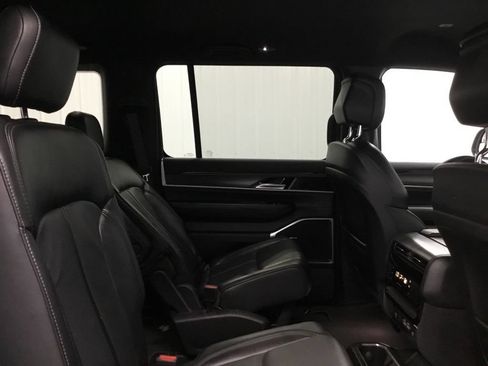 Used 2024 Jeep Wagoneer Series III w/ Flexible Seating Group AWD/4WD image 22