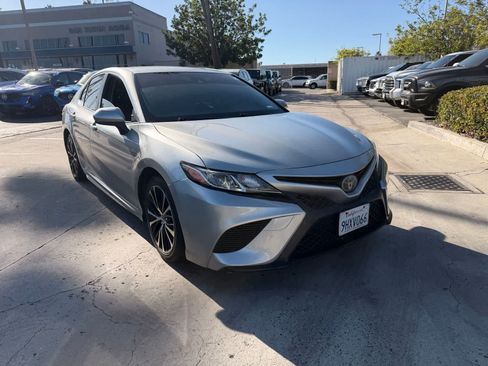 Used 2018 Toyota Camry SE FWD image 7