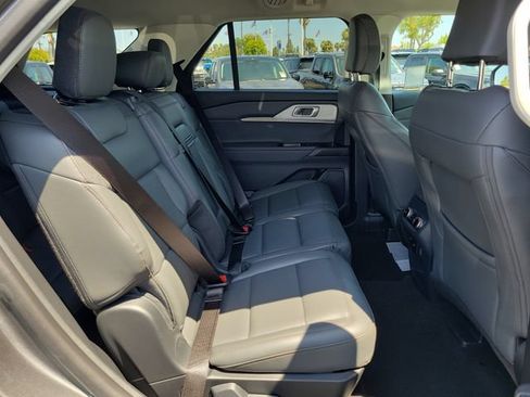 Used 2026 Ford Explorer Active w/ Active Comfort Package RWD image 17