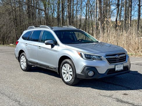 Used 2018 Subaru Outback 2.5i Premium AWD/4WD image 1