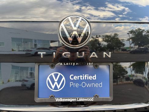 Certified 2023 Volkswagen Tiguan SE R-Line AWD/4WD image 24