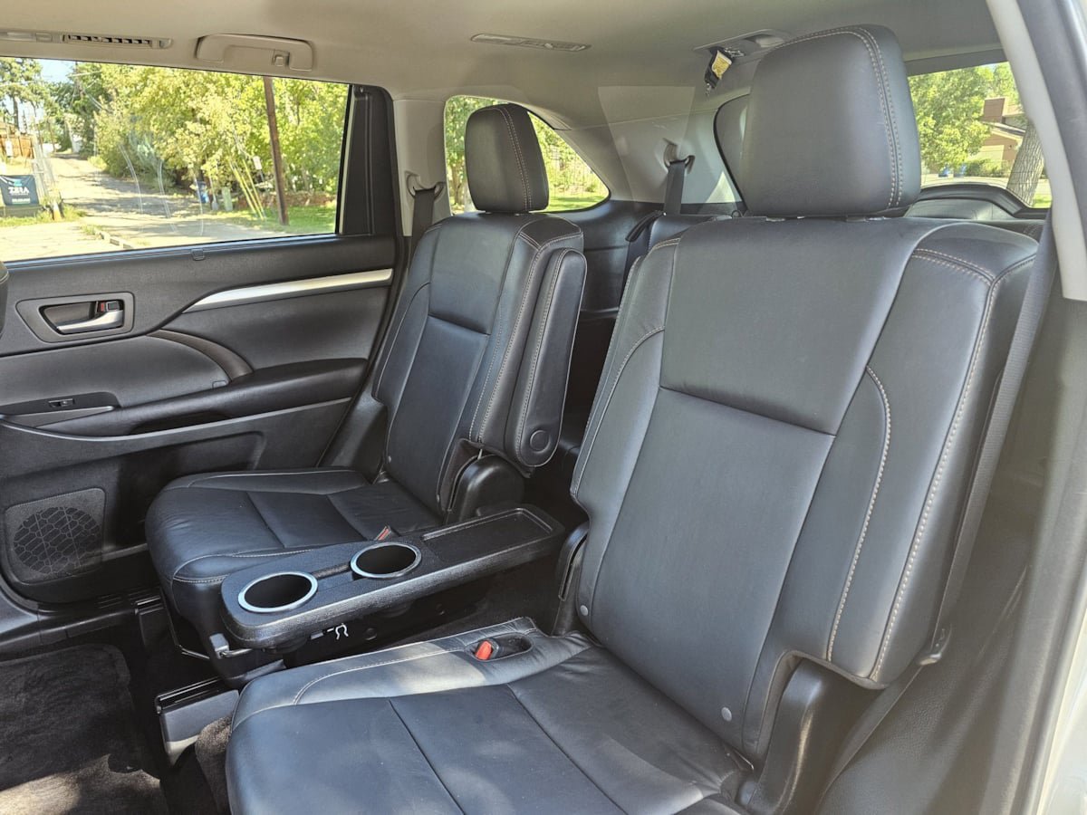 Used 2016 Toyota Highlander XLE AWD/4WD image 29