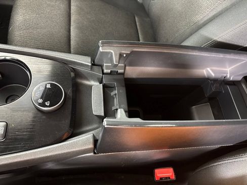 Used 2024 Nissan Rogue SV AWD/4WD image 44