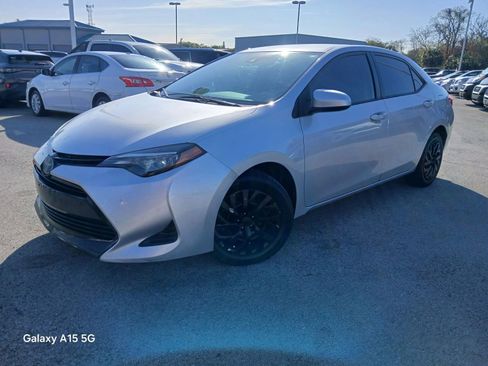 Used 2018 Toyota Corolla LE FWD image 2