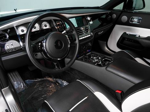 Used 2017 Rolls-Royce Wraith RWD image 11