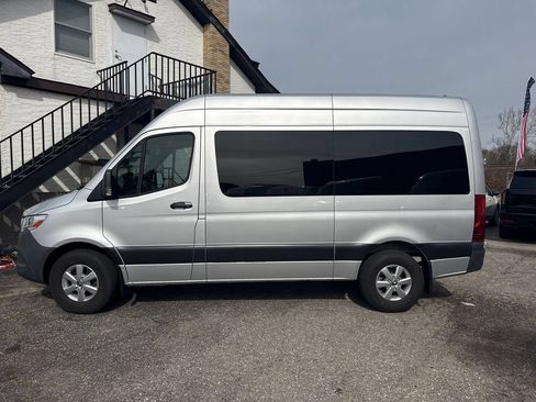 Used 2021 Mercedes-Benz Sprinter 2500 image 4