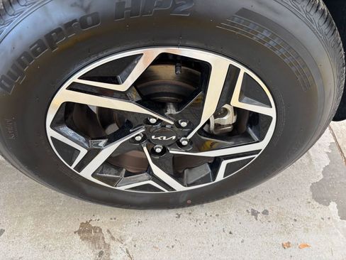 Used 2025 Kia Sportage LX image 30