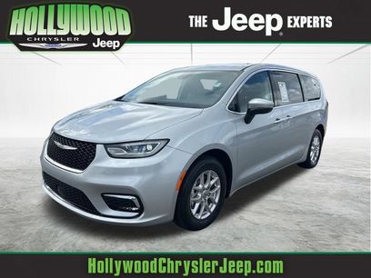 Certified 2023 Chrysler Pacifica Touring-L