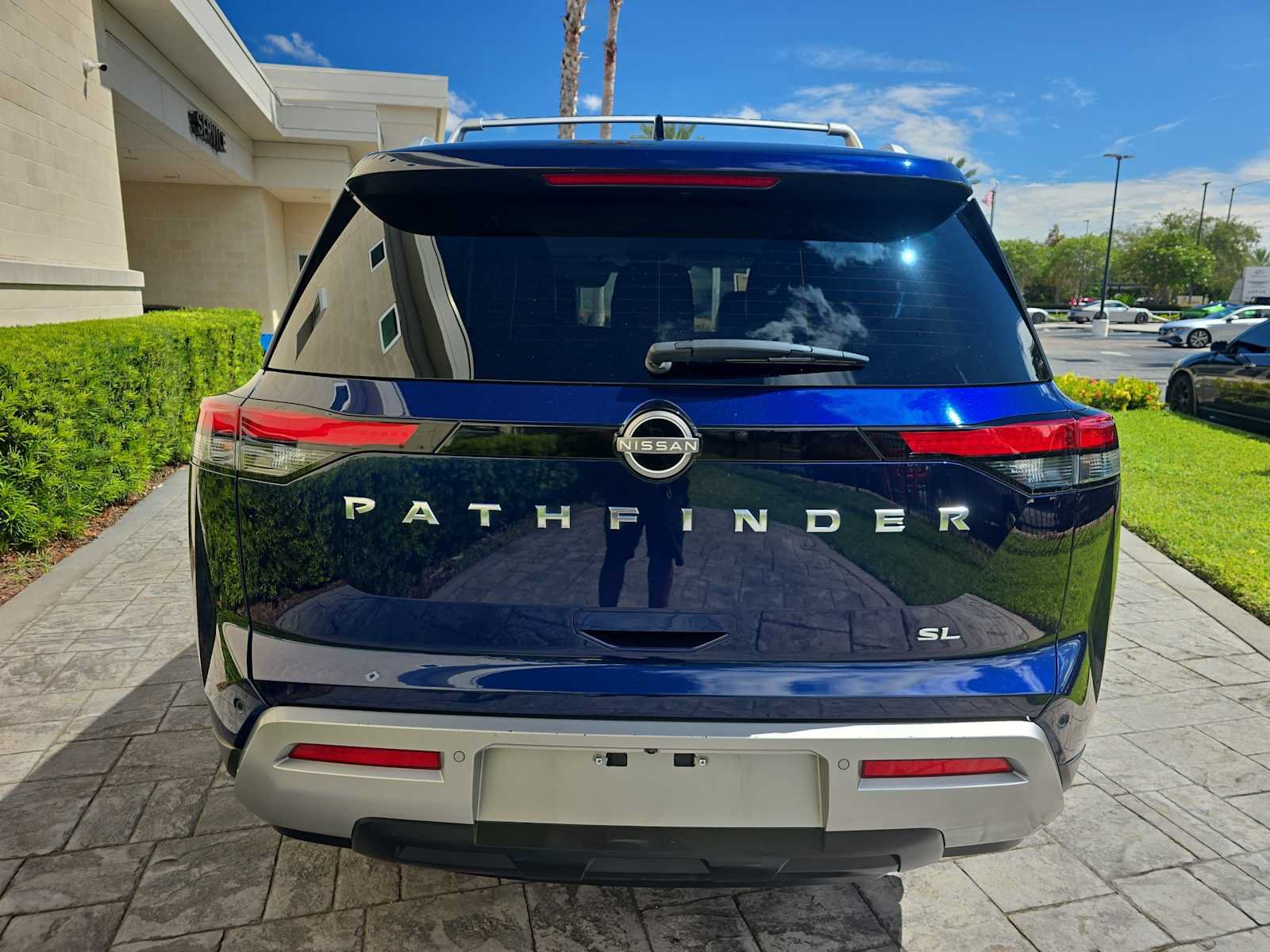 Used 2023 Nissan Pathfinder SL FWD image 5