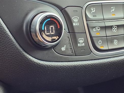 Used 2020 Chevrolet Equinox LT w/ Driver Convenience Package FWD image 5