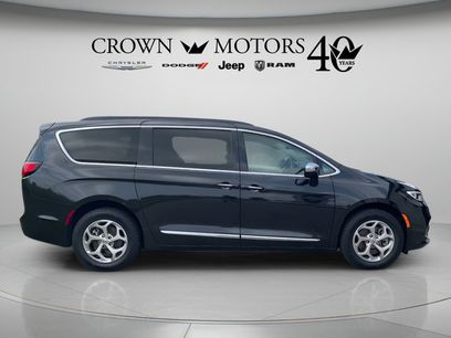 Used 2023 Chrysler Pacifica Limited