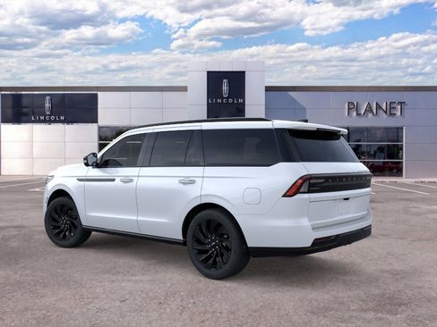 New 2026 Lincoln Navigator Reserve w/ Jet Appearance Package AWD/4WD image 4