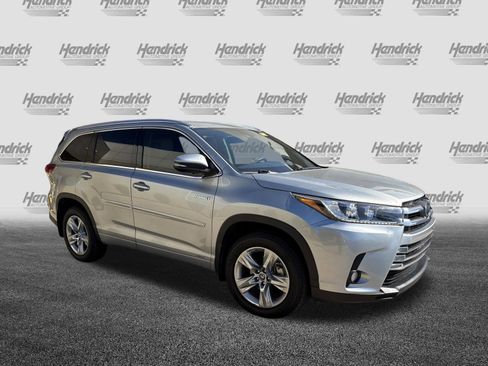 Used 2017 Toyota Highlander Limited image 2