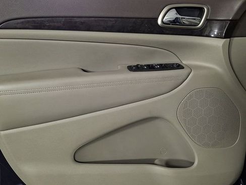 Used 2013 Jeep Grand Cherokee Laredo AWD/4WD image 14
