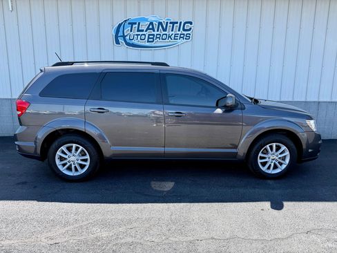 Used 2017 Dodge Journey SXT w/ Premium Group FWD image 3