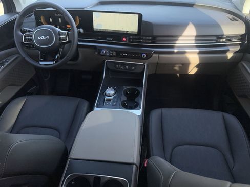 New 2026 Kia Carnival LXS FWD image 11