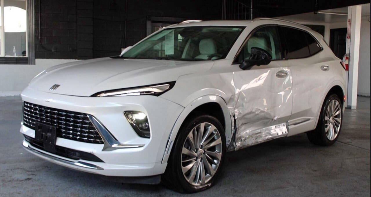 Used 2025 Buick Envision Avenir AWD/4WD image 61