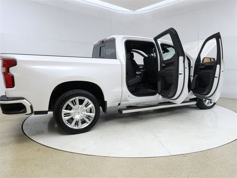 Used 2022 Chevrolet Silverado 1500 High Country w/ Technology Package image 12