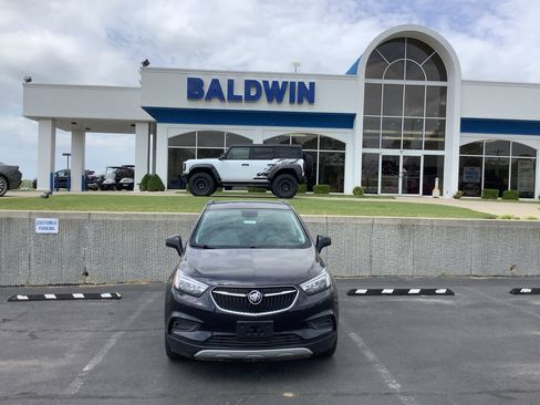 Used 2021 Buick Encore Preferred image 2