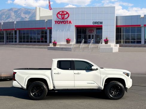 Used 2025 Toyota Tacoma SR5 AWD/4WD image 3