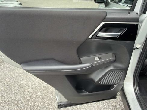 Used 2024 Mitsubishi Outlander ES FWD image 12