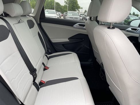 New 2025 Volkswagen Taos SE image 44