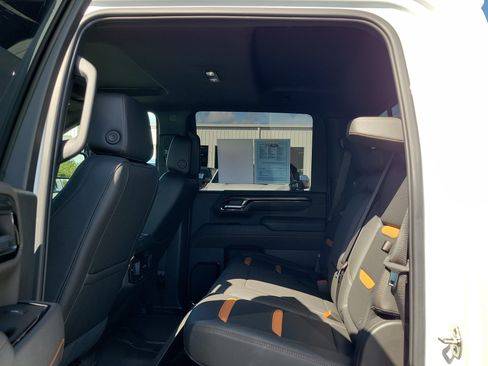 Used 2025 GMC Sierra 2500 AT4 w/ AT4 Premium Plus Package AWD/4WD image 14