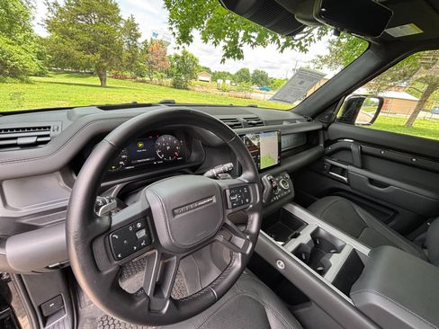 Used 2025 Land Rover Defender 110 V8 AWD/4WD image 10