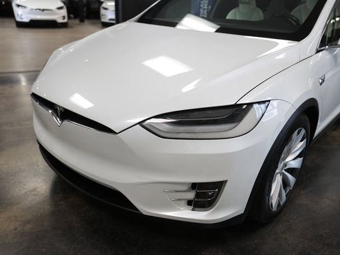 Used 2020 Tesla Model X Long Range image 14