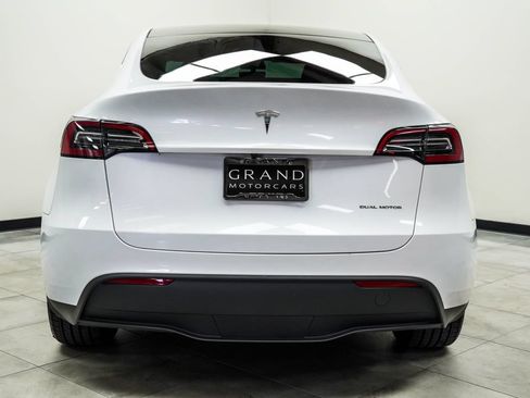Used 2023 Tesla Model Y Long Range AWD/4WD image 9