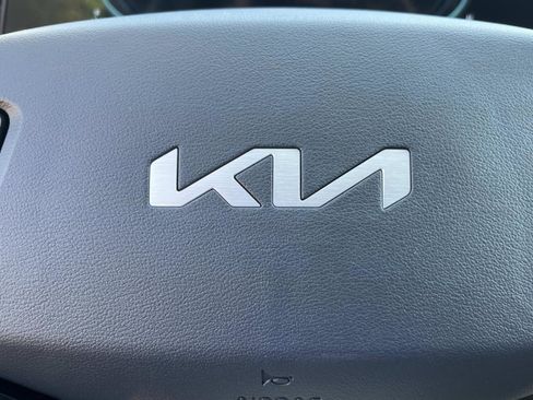 New 2025 Kia Niro SX image 30