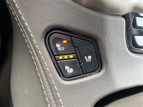 Used 2018 GMC Yukon Denali image 48