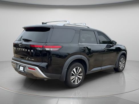 Used 2023 Nissan Pathfinder SL AWD/4WD image 5