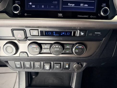 Used 2020 Toyota Tacoma Limited AWD/4WD image 12