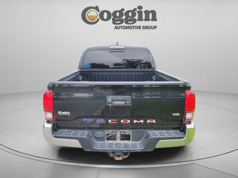 Used 2018 Toyota Tacoma SR5 RWD image 4