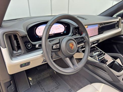 Used 2025 Porsche Cayenne AWD/4WD image 14