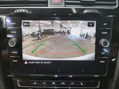 Used 2020 Volkswagen GTI SE FWD image 18