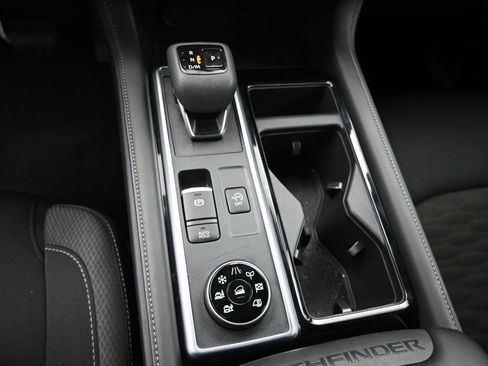 Used 2025 Nissan Pathfinder SV image 22