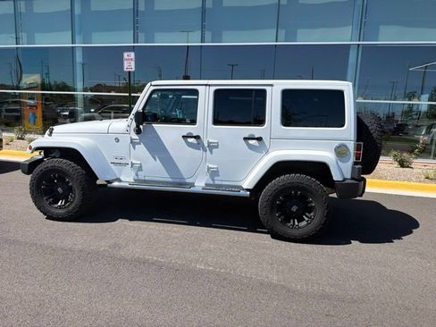 Used 2017 Jeep Wrangler Unlimited Sahara w/ Mopar Chrome Edition Group AWD/4WD image 19