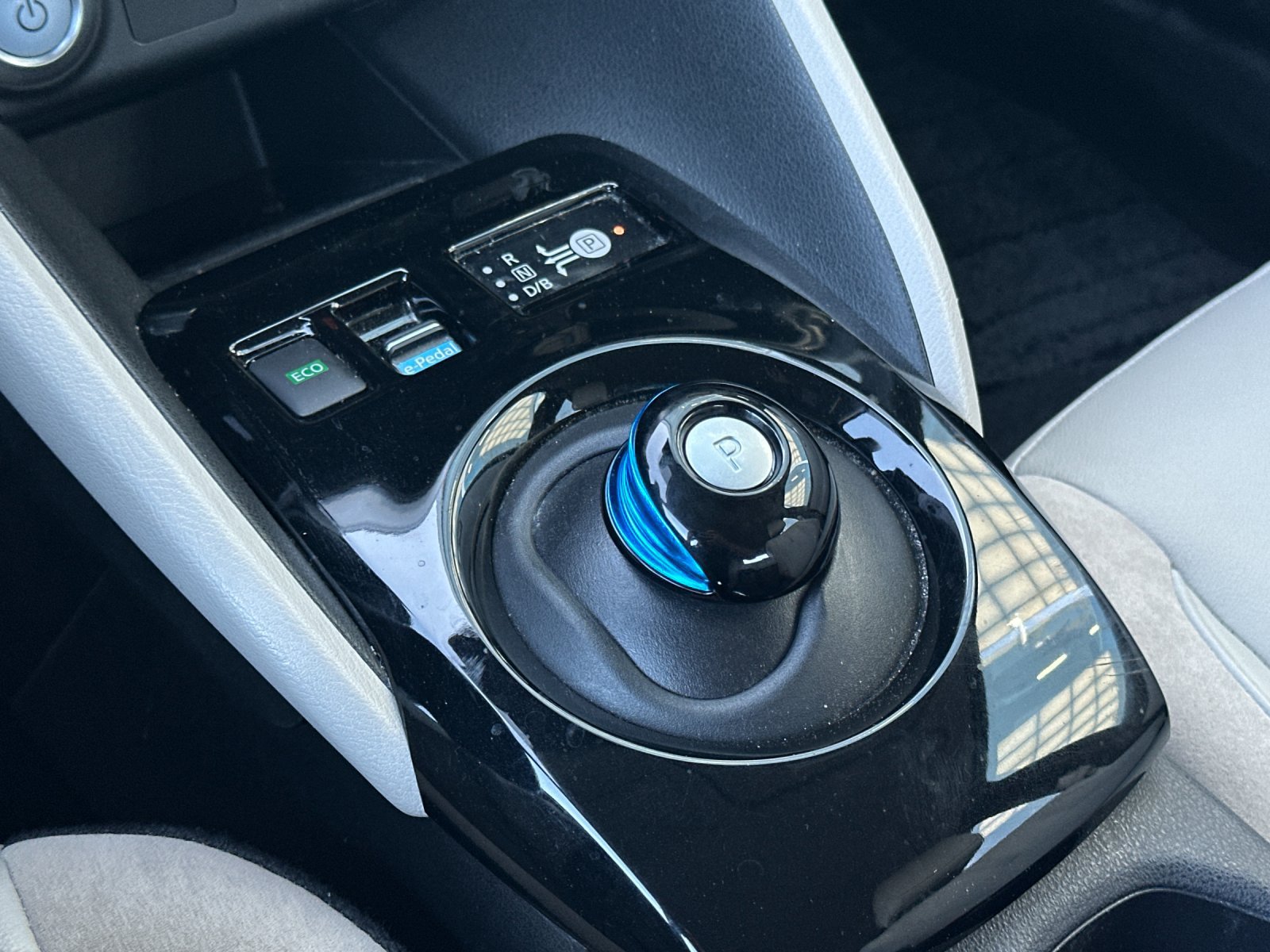 Used 2018 Nissan Leaf SL w/ SL Technology Package FWD image 19