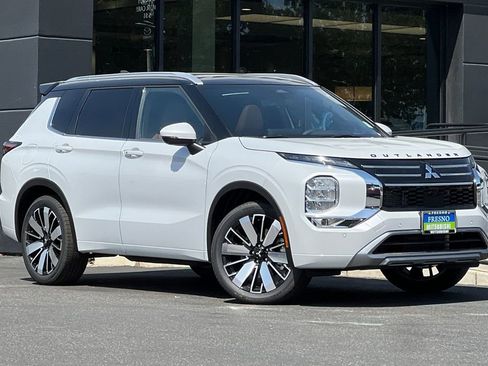 New 2026 Mitsubishi Outlander SEL FWD image 3