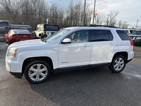 Used 2017 GMC Terrain SLE w/ Convenience Package image 3